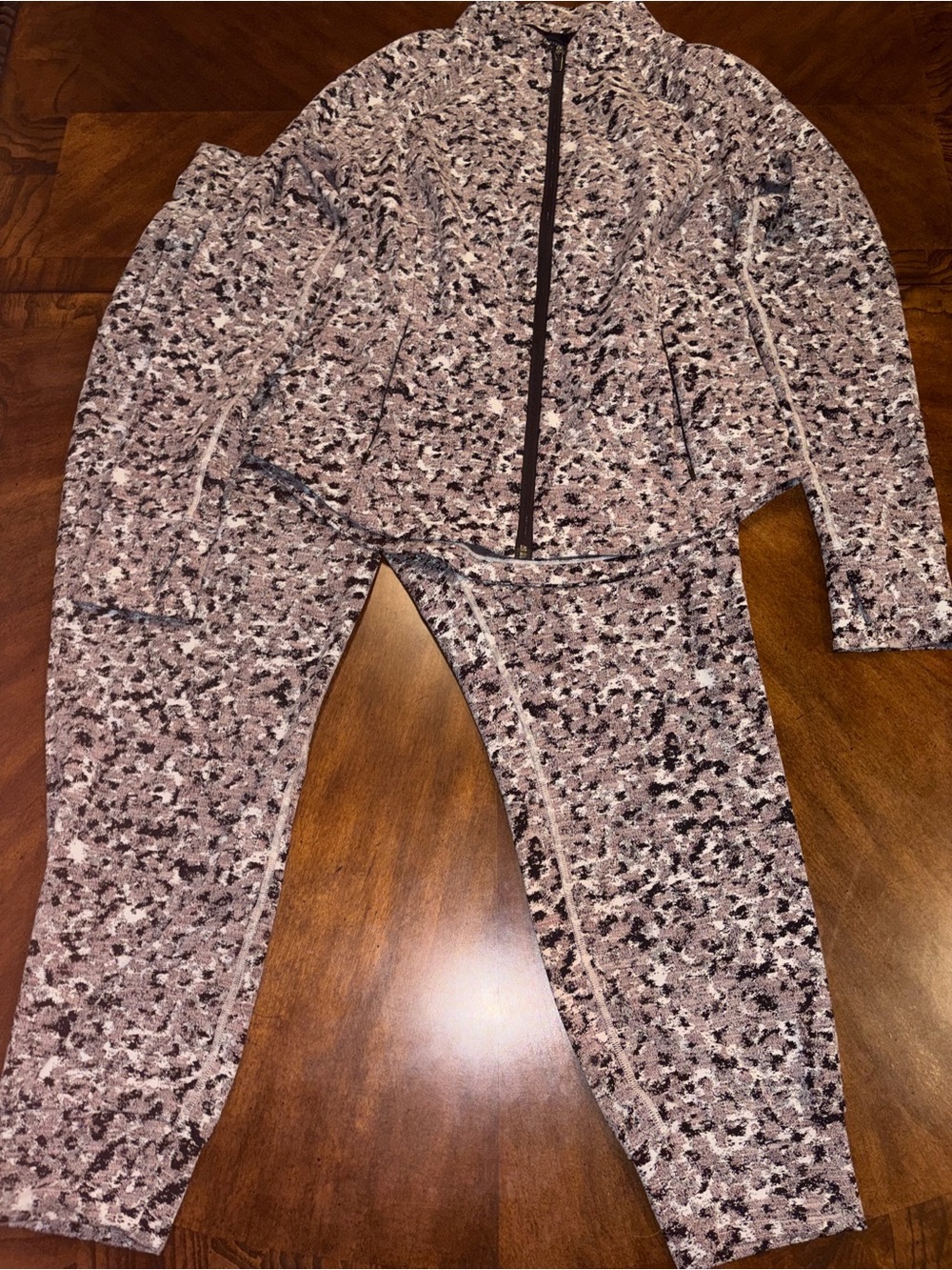Athleta Salutation Textured Jacket L Joggers XL Matching Set